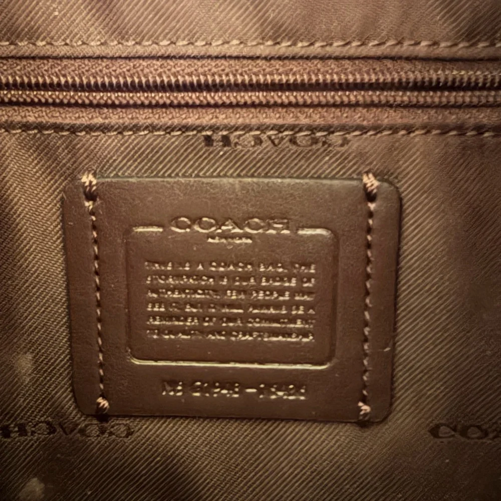 Coach Sutton Hobo Bag Polished Pebble Leather Scallop Rivets Crossbody Style7643 - Picture 15 of 15